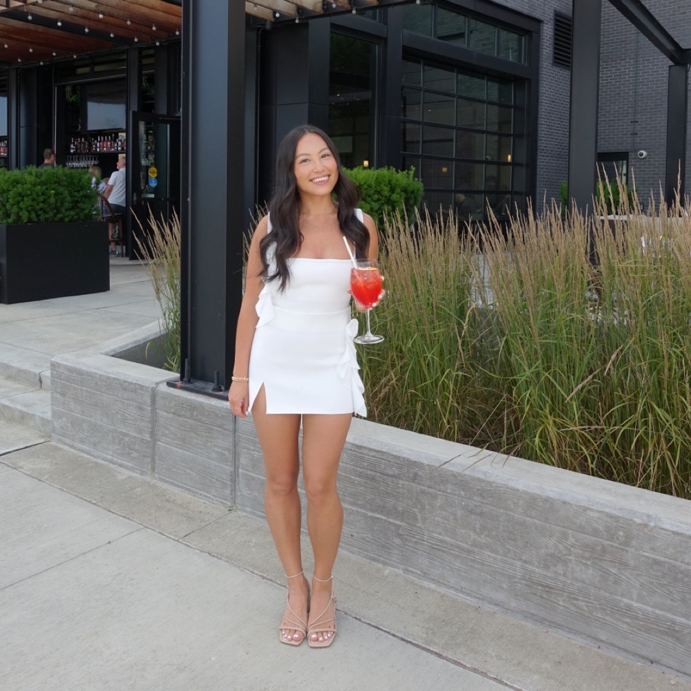 SET- matching white mini skirt & blouse - Picture 2 of 5